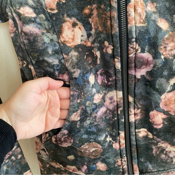 Lululemon Scuba Hoodie Light Cotton Fleece
Frosted Rose Multi - Picture 8 of 14